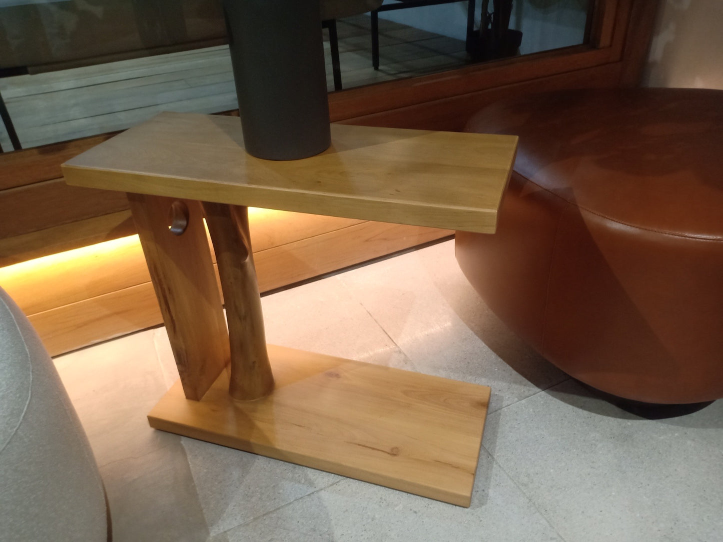 Solid wood arm side table